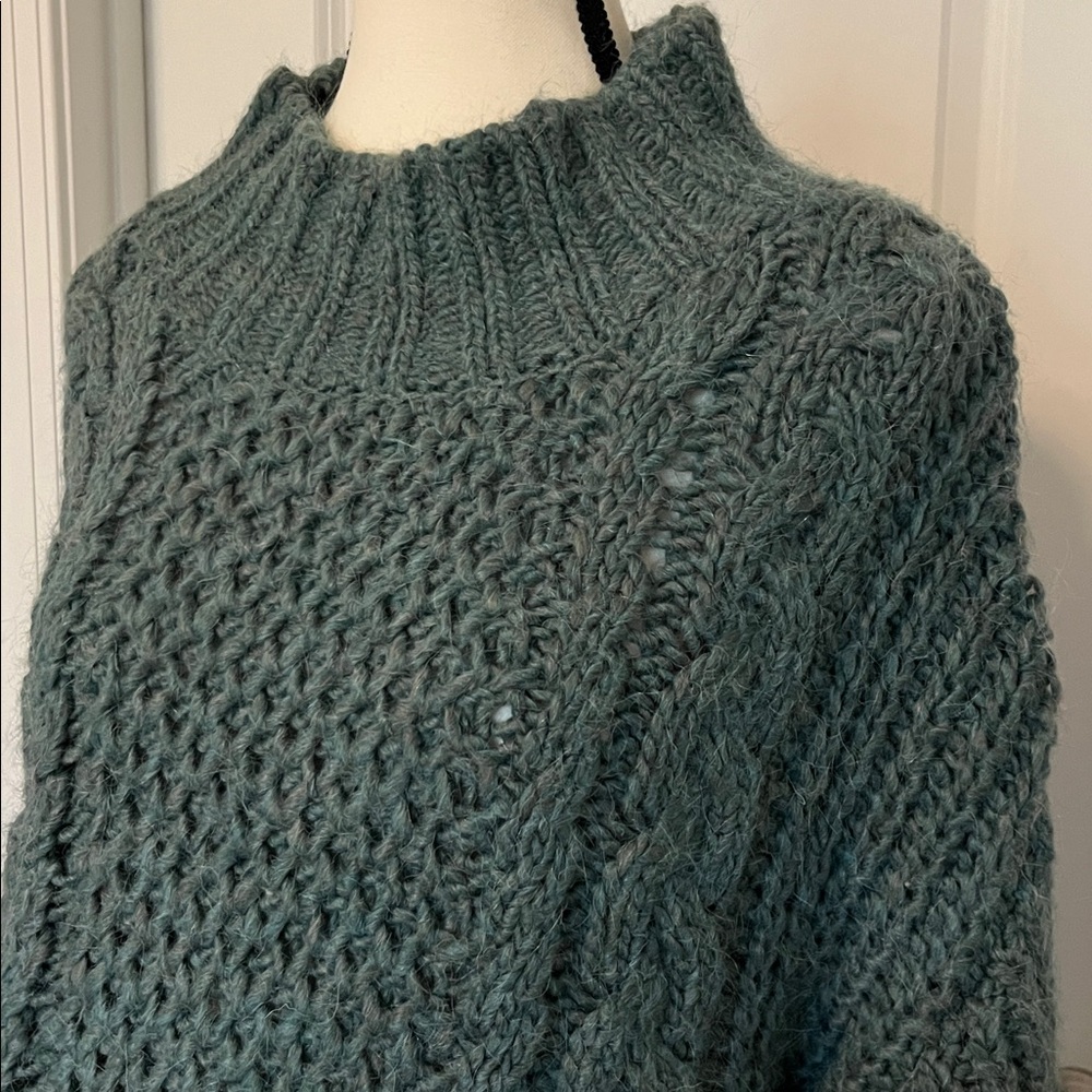Universal Threads Chunky Knit Sweater 🌟 - Picture 3 of 10